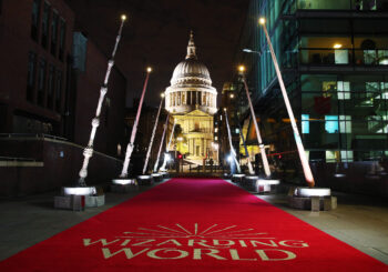 Harry Potter e La Pietra Filosofale, Londra torna ad essere illuminata da Bacchette giganti